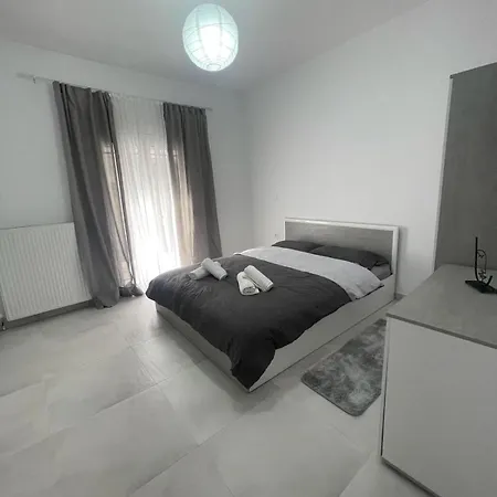 Three With 2 Baths In Evosmos 塞萨洛尼基