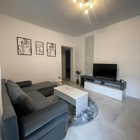Three With 2 Baths In Evosmos 公寓 塞萨洛尼基