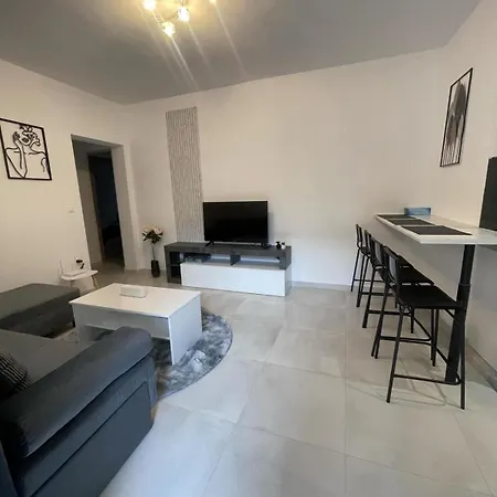 Three With 2 Baths In Evosmos شقة